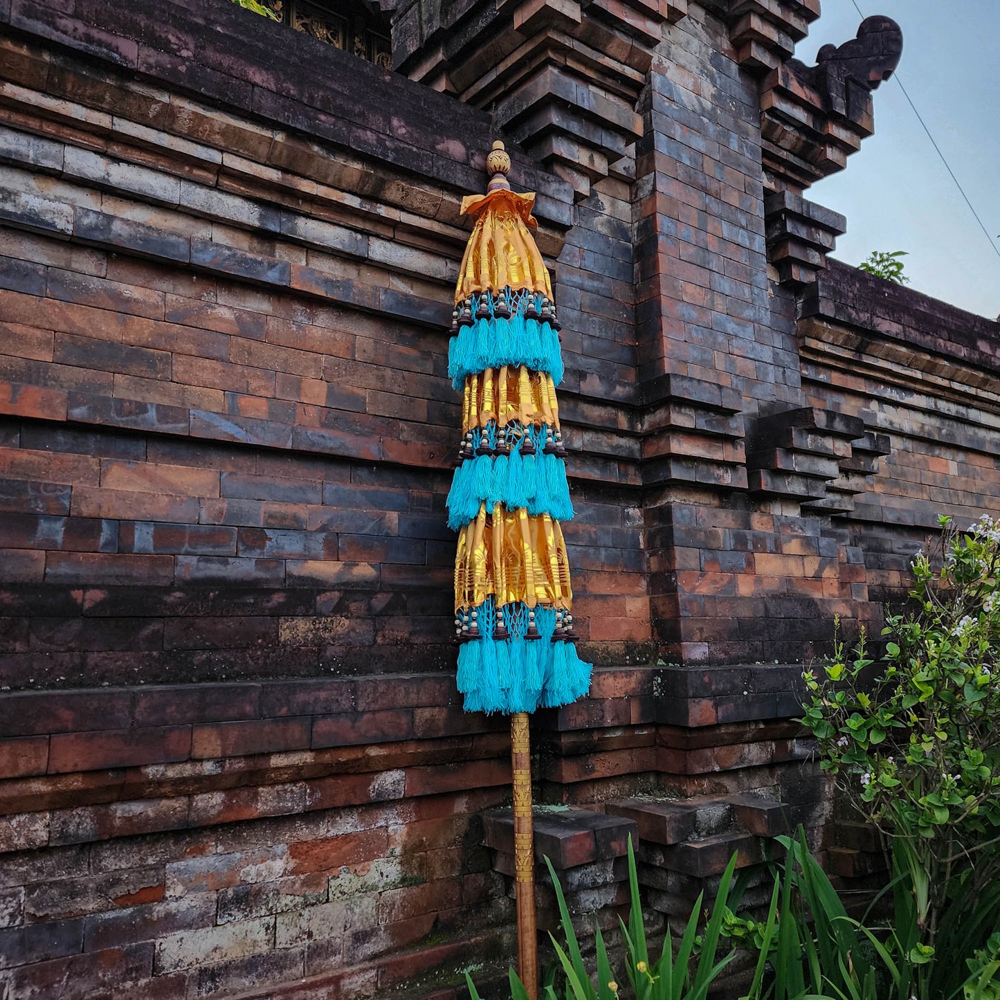 Triple Bali parasol in Gold Tosca Rumba