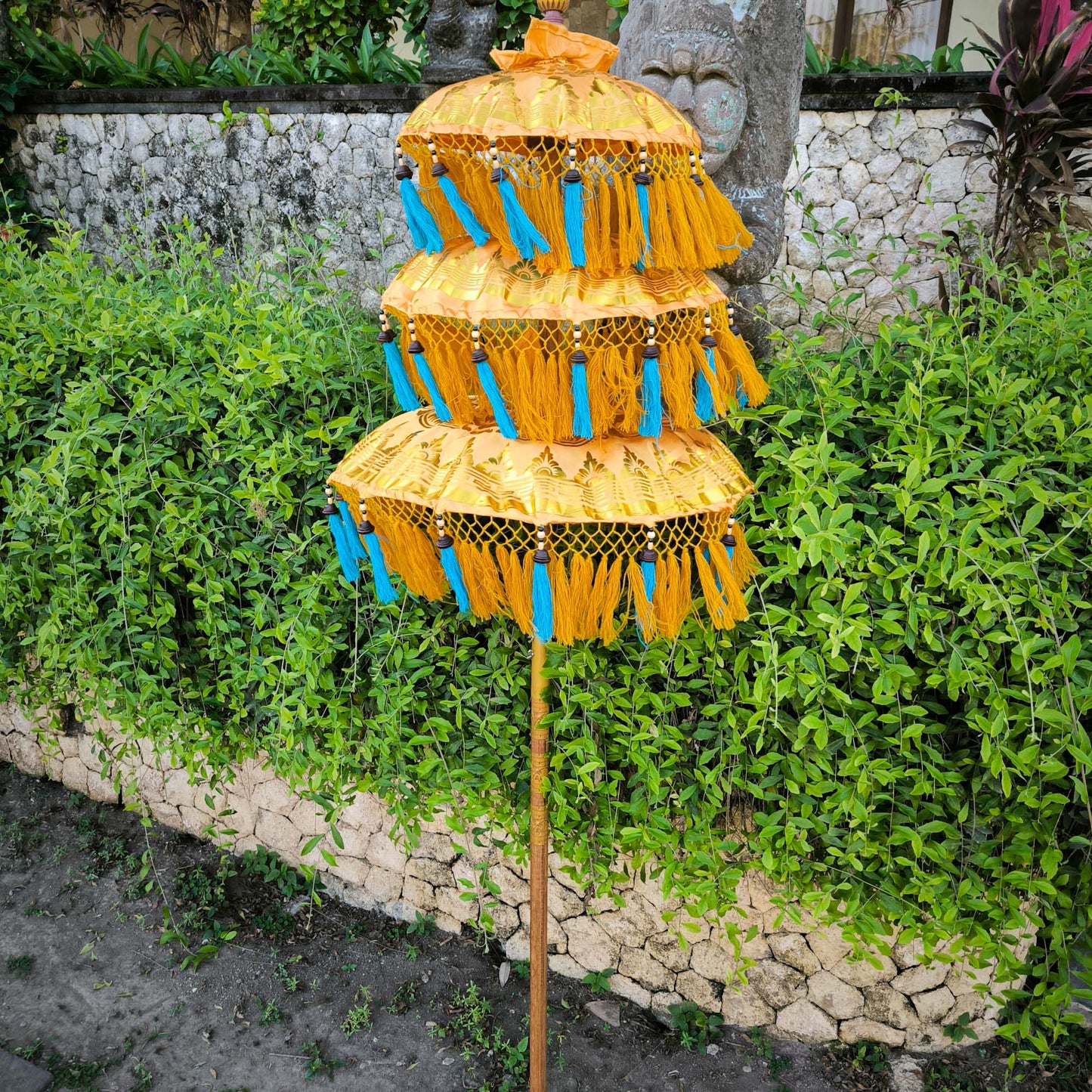 Triple Bali parasol in Gold Tosca