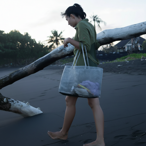 Wire Mesh Hand Woven Tote Bag Penari Design