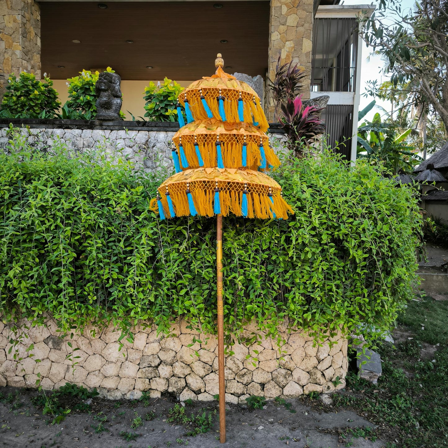 Triple Bali parasol in Gold Tosca